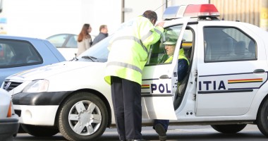 Stire din Eveniment : Polițiștii rutieri se deplasează în licee