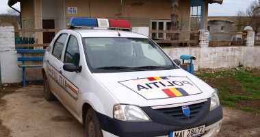 Stire din Eveniment : Lăsată fără poartă la gospodărie