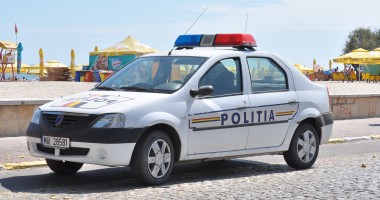 Stire din Eveniment : Un șofer băut s-a răsturnat cu mașina în stațiunea Mamaia