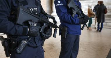 Stire din Actualitate : Belgia ridică la nivel maxim alerta teroristă pentru Bruxelles