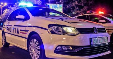 Stire din Eveniment : O tânără de 21 de ani a murit, după ce a fost lovită de o mașină de poliție