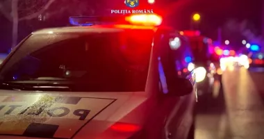 Stire din Eveniment : Falși colindători au stârnit panică într-un bloc, din cartierul Poarta 6, din Constanța. Locatarii au sunat la Poliție
