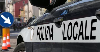 Stire din Actualitate : Agresiune filmată și distribuită pe internet. Doi frați minori, reținuți de autorități