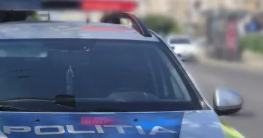 Nuntă cu ghinion. Mirele, bătut în fața secției de Poliție