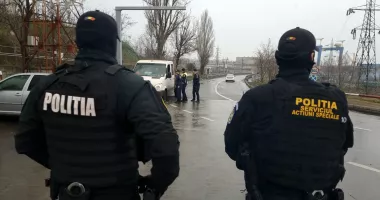 Stire din Eveniment : Transportatorii, verificați în Portul Constanța. Ce nereguli au fost sancționate