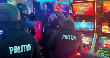 Stire din Eveniment : Bărbat arestat preventiv după spargeri la săli de jocuri din Constanța, prejudiciu de 17.000 de lei