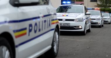 Stire din Eveniment : Focuri de armă trase de polițiști pentru prinderea unui bărbat care transporta țigări de contrabandă