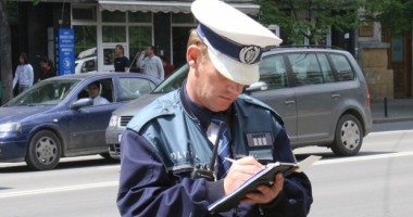 Prins fără permis la volan