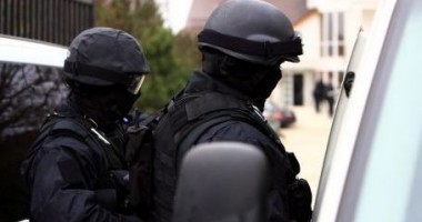 Stire din Eveniment : Pompieri traficanți de minore: exploatau sexual eleve de liceu
