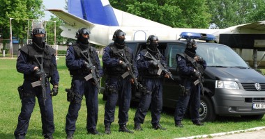 Stire din Eveniment : Alarmă cu bombă pe Aerodromul de la Tuzla!