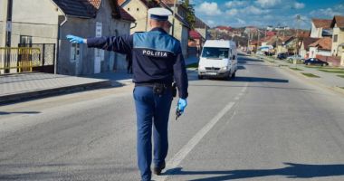 Stire din Eveniment : Poliţiştii rutieri au reţinut, în ultimele 24 de ore, 469 de permise de conducere, unele pentru droguri