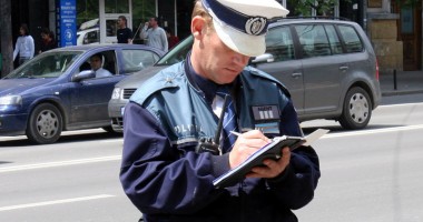 Stire din Eveniment : Banii din amenzile rutiere  nu mai merg la infrastructură, ci se duc către bugetul de stat