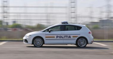 Stire din Eveniment : Cu dubița furată, băut și fără permis, a plecat la București