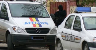 Stire din Eveniment : Încă o zi cu percheziţii! Procurorii DIICOT descind la 10 adrese