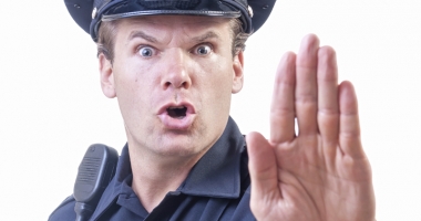 Poliția face razii