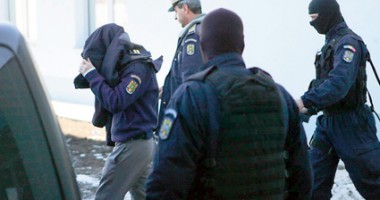 Stire din Eveniment : Cum ajutau polițiștii infractorii din portul Constanța?