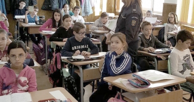 Stire din Eveniment : Elevii din Constanța, față în față cu oamenii legii