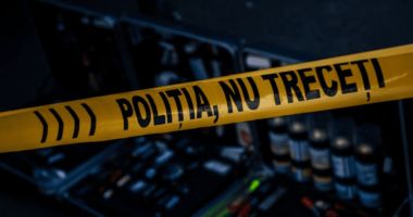 Stire din Eveniment : Descoperire șocantă: Tânără de 17 ani, găsită moartă în apropierea unui bloc