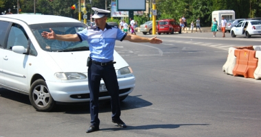 Stire din Eveniment : Polițiștii împânzesc Constanța. Se anunță un week-end plin la malul mării