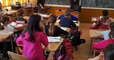 Stire din Cultură-Educație : Elevii din Constanța, față în față cu polițiștii