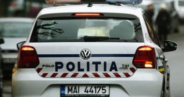 Stire din Eveniment : Scene şocante, în plină stradă! Persoană omorâtă în bătaie! Patru bărbaţi şi o femeie, arestaţi