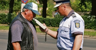 Stire din Eveniment : Aproape 10.000 de sancțiuni, în doar trei zile, pentru nerespectarea normelor rutiere