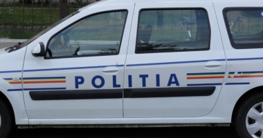 Stire din Eveniment : UPDATE / Un bărbat a murit după ce a fost lovit în plină stradă de mașina Poliției