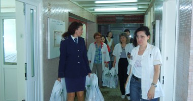 Polițiștii de la Rutieră au dat cadouri copiilor răniți în accidente rutiere - 2