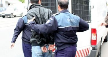 Stire din Eveniment : Bărbatul care amenința pe Facebook că va împușca politicieni a fost reținut de polițiști