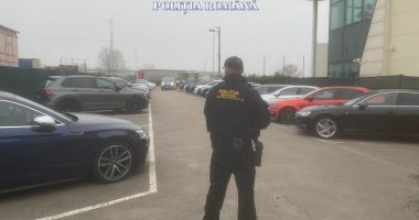 Stire din Eveniment : GALERIE FOTO Percheziții la samsarii de mașini aduse din străinătate. Prejudiciul de 600.000 lei