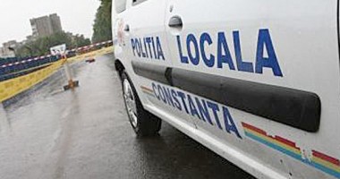EXCLUSIV! Mașină a Poliției Locale lovită de o șoferiță în sensul giratoriu de la City Park Mall