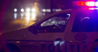 Urmărire ca în filme, final dramatic: tânăr fără permis s-a răsturnat cu mașina în plină fugă de poliție