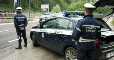 Stire din Actualitate : VIOLATĂ și BĂTUTĂ de un român, într-un parc de lângă Coloseum!