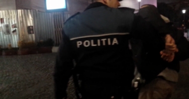 Stire din Eveniment : Un nou caz de agresiune / POLIȚIST ÎN MISIUNE, LOVIT CU BÂTA ÎN CAP
