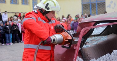 Polițiștii și descarcerarea, în acțiune la Școala nr. 31 - 3