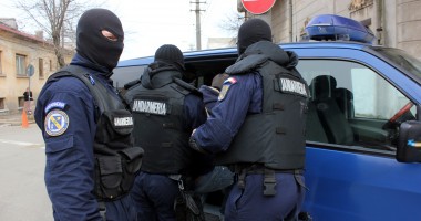 Percheziții la Constanța. Cei vizați se ocupă cu traficul de persoane - 2