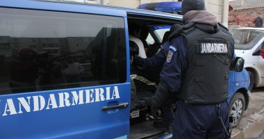 Stire din Eveniment : Percheziții la suspecți de evaziune fiscală