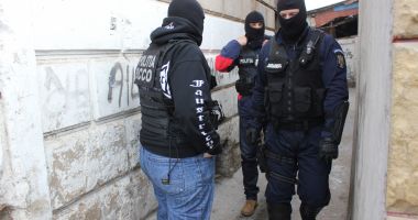 Stire din Eveniment : PERCHEZIȚIE pentru prinderea unui TRAFICANT DE CANNABIS