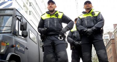 Stire din Actualitate : PANICĂ ÎN OLANDA! PIETONI SPULBERAȚI DE O CAMIONETĂ, LA UN FESTIVAL DE MUZICĂ