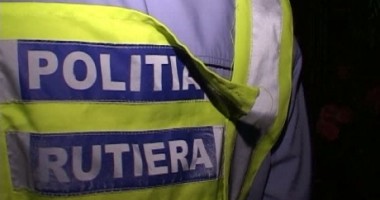 Doi polițiști susțin că au fost agresați și înjurați de un tânăr