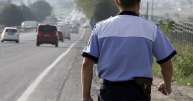 Stire din Eveniment : Scandalagii reținuți pentru agresarea unor polițiști