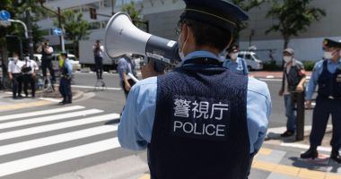 Stire din Eveniment : Un polițist mai „special”. A băut, a adormit pe stradă și a pierdut documente cu informații despre 400 de persoane