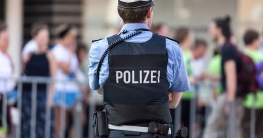 Stire din Actualitate : Polițist german, "femeie" doar pe hârtie. Și-a schimbat sexul pentru un salariu mai mare