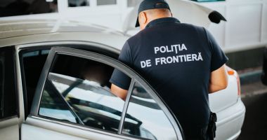 Stire din Eveniment : Polițist de frontieră, oprit cu 12 focuri de armă în timp ce încerca să fure 900 de baxuri cu țigări