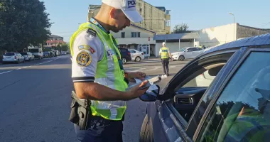 Inconștiență în trafic, la Constanța. Un șofer băut și cu permisul suspendat a ajuns în arest
