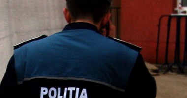 Stire din Eveniment : Hoți din mașină anchetați în libertate