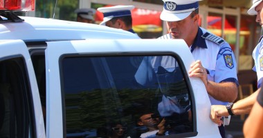 Stire din Eveniment : Polițist bătut și mușcat de față. A tras cu pistolul ca să scape