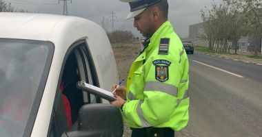 Stire din Eveniment : VITEZOMAN surprins pe șoseaua Constanța – Ovidiu. Poliția l-a lăsat fără permis!