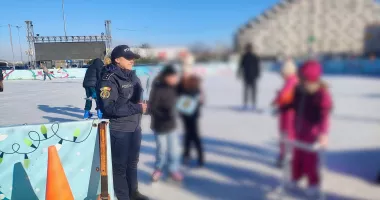 Stire din Eveniment : Polițiștii constănțeni, alături de copii în primele zile din an