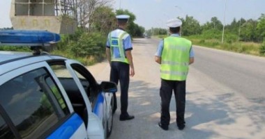 Polițiștii stau de strajă de Sfânta Maria
